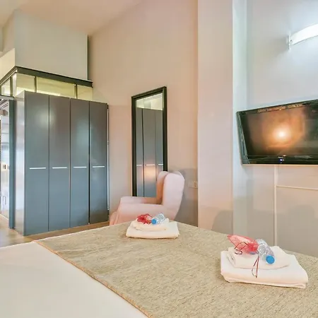 Alcam Loft Les Corts Apartment *